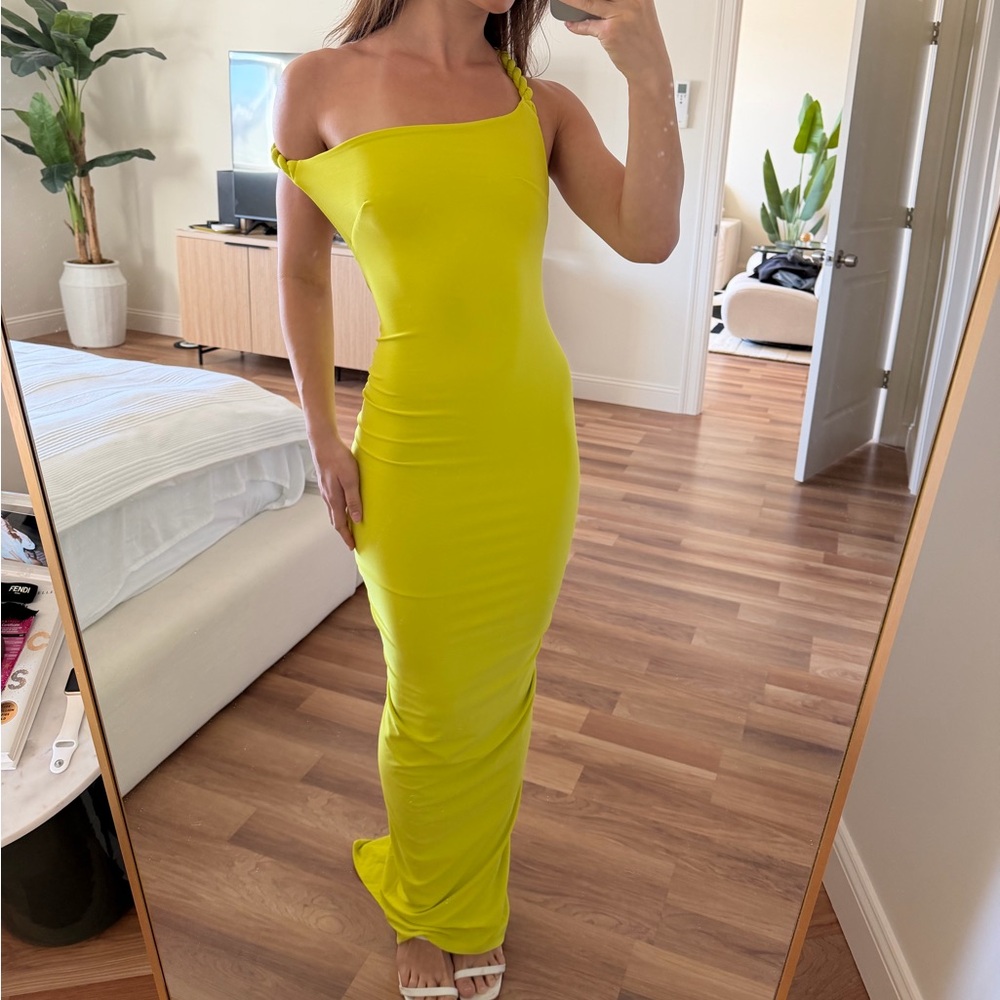 Melani The Label Maia Dress in Chartreuse - Picture 4 of 15